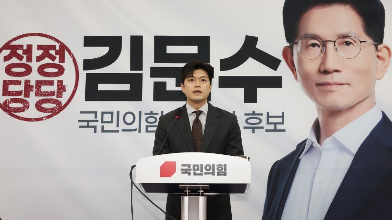 국민의힘 김용태 비상대책위원장이 20일 국회에서 대통령 후보 온라인 바카라사이트 TV 온라인 바카라사이트을 제안하고 있다. 연합뉴스