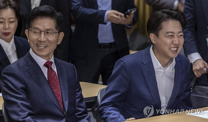 김문수ㆍ이준석 후보, 서울시 약자 동행 토론회 참석 (출처=연합뉴스)