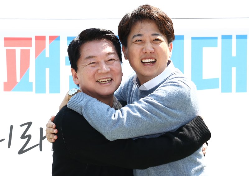 안철수 "이준석 상처 누구보다 잘 알아..만나서 허심탄회하게 이야기하자"
