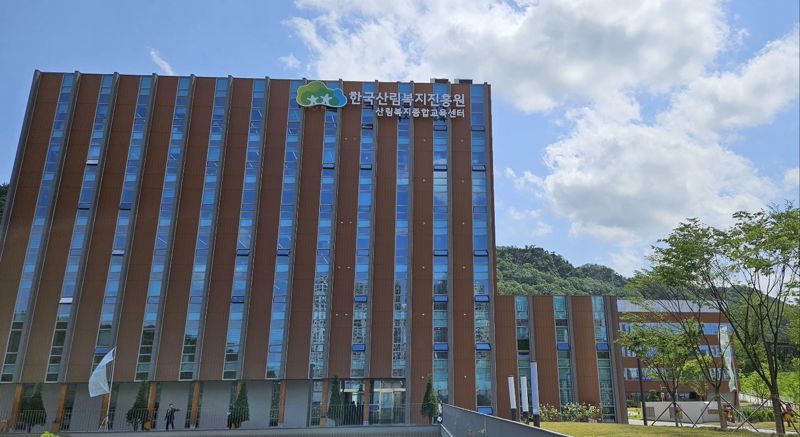 국내 최고층 목조건축물’ 문 열었다...산림복지종합교육센터 개소