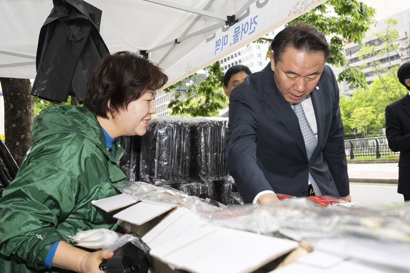 예보, 2025년도 상반기 '행복예감 직거래장터' 개최