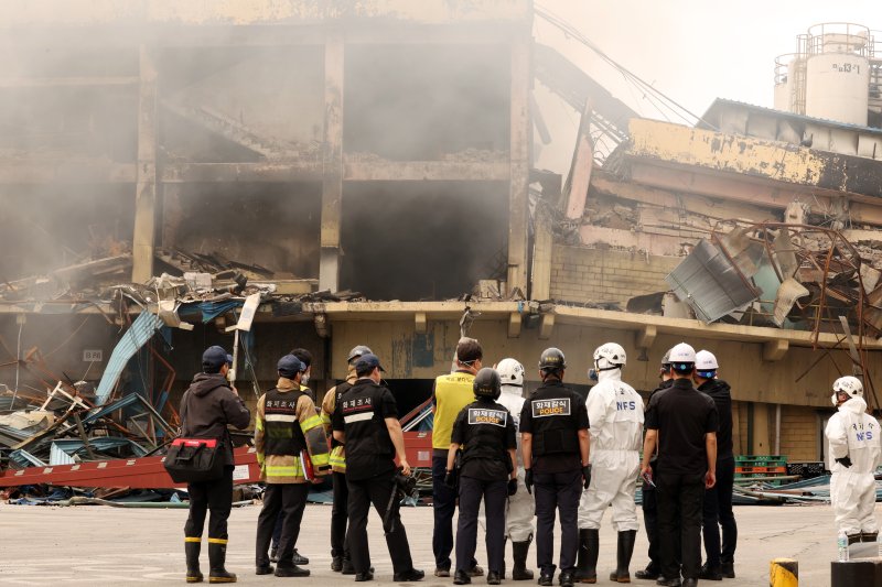 19일 오전 광주 광산구 소촌동 금호타이어 광주공장 화재 현장에 감식을 위해 국립과학수사연구원(국과수)이 현장을 살피고 있다. 2025.5.19/뉴스1 ⓒ News1 이승현 기자