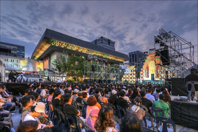 서울시뮤지컬단이 야외오페라를 진행하고 있다. 세종문화회관 제공