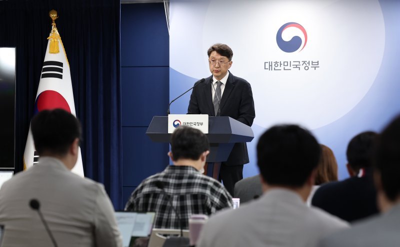 최우혁 과학기술정보통신부 정보보호네트워크정책관이 지난 19일 서울 종로구 정부서울청사에서 바카라사이트 소울카지노T 침해사고 관련 민관 합동 조사결과 2차 브리핑을 하고 있다. /사진=뉴스1화상
