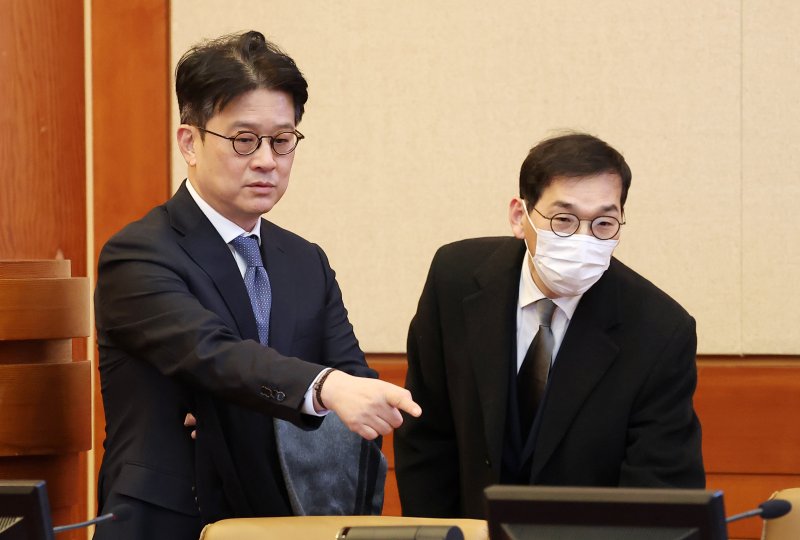 이창수 서울중앙지검장과 조상원 중앙지검 4차장. 2025.2.17/뉴스1 ⓒ News1 김성진 기자