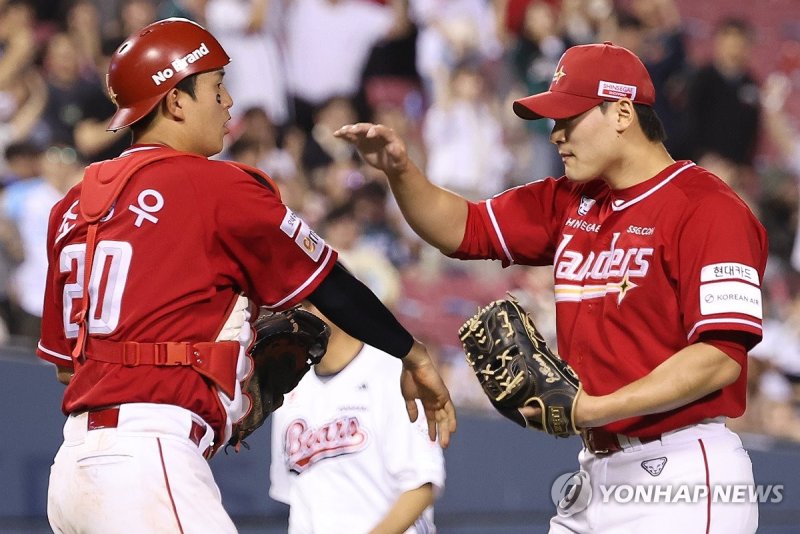 만루 위기 넘기고 5-3 승리 거둔 SSG (출처=연합뉴스)