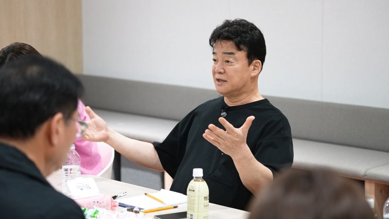 백종원, 개인재산 내놓나...더본코리아 "상생위 꾸려 점주 이야기 듣겠다"