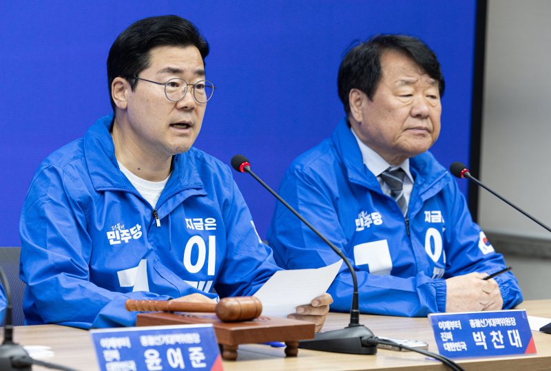 박찬대 더불어민주당 상임 총괄선대위원장이 19일 오전 서울 여의도 더불어민주당사에서 열린 중앙선거대책위원회의에서 발언을 하고 있다. 2025.5.19/뉴스1 ⓒ News1 이재명 기자