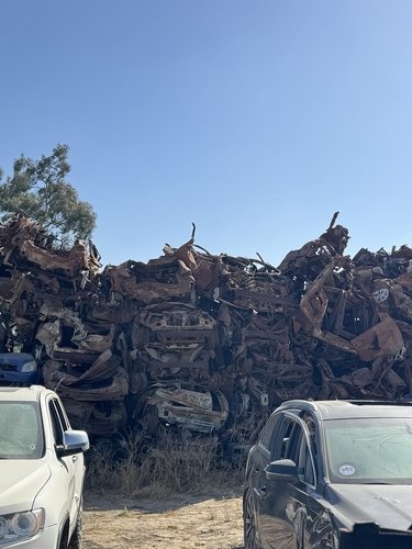 하마스 공격으로 파괴된 차량들 (출처=연합뉴스)