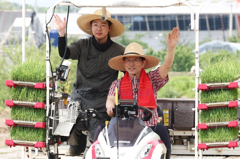 국민의힘, 정강·정책서 '기본소득' 삭제 검토…이재명과 차별화 시도