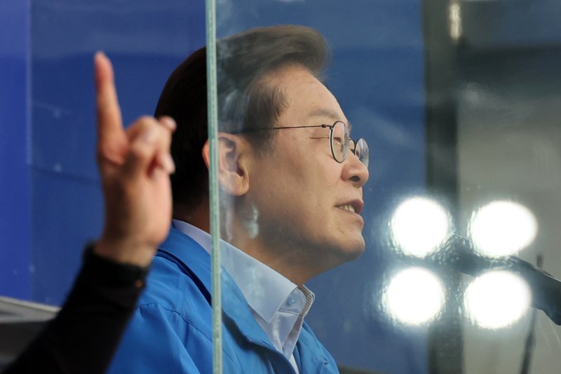 이재명 기본사회 공약..기본소득 패키지-전방위 국가책임제