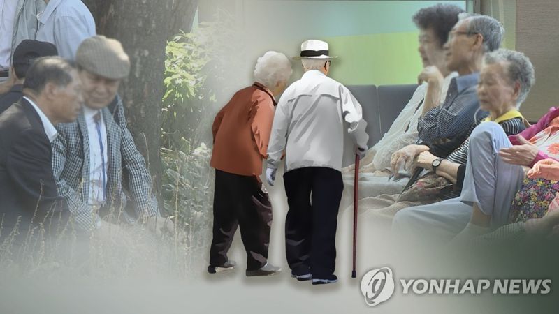 늙고 병들면 누가 날 돌봐줄까…국민 10명 중 4명 '이 사람' 꼽았다