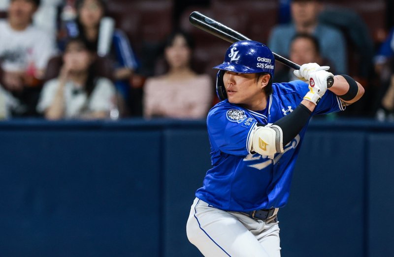 삼성 라이온즈 류지혁은 21일 열린 서울 고척스카이돔에서 열린 키움 히어로즈와의 KBO리그 원정 경기에서 결승타를 때려 팀의 6-1 승리를 이끌었다. (삼성 라이온즈 제공)