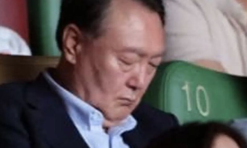 "재미 없으셨나봐"...尹, '부정선거' 영화 관람 중 조는 모습 포착