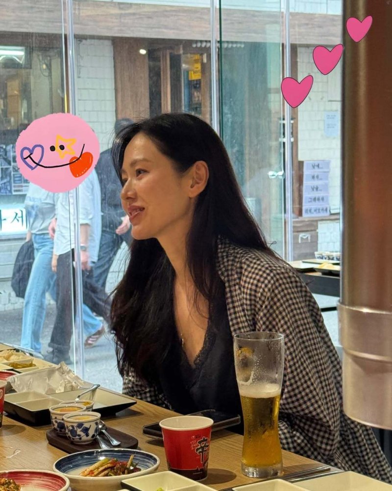 '현빈♥' 손예진, 눈웃음 폭발…식당서 컵라면에 낮술 포착 [N샷]