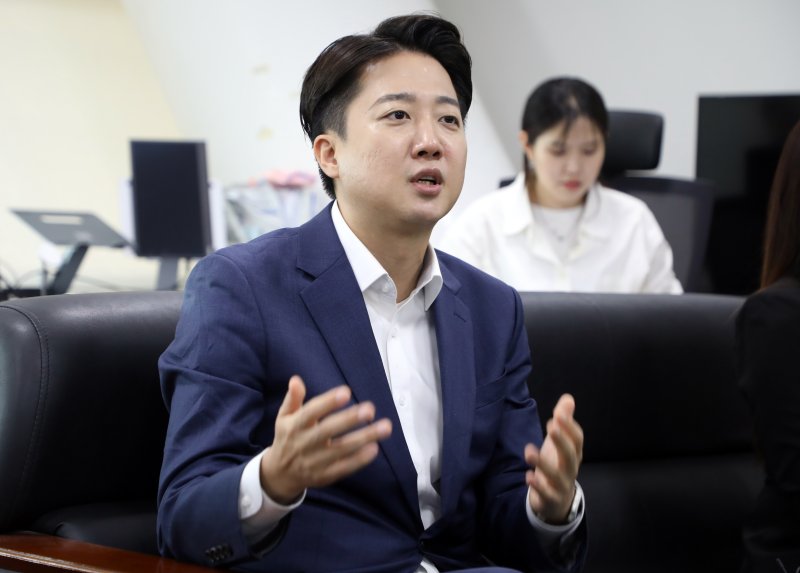 이준석 개혁신당 대통령 후보가 20일 광주광역시의회 기자실을 찾아 지역 기자단과 질의응답하고 있다. 2025.5.20/뉴스1 ⓒ News1 이수민 기자