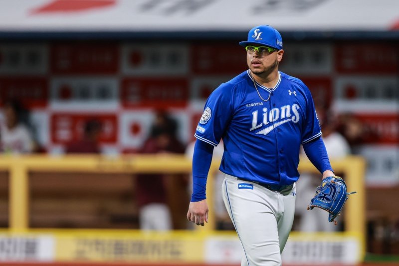 키움 더그아웃을 배경으로 한 후라도 (출처=연합뉴스)