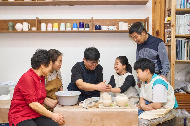 “할아버지와 장구 치고, 보자기 만들었어요”... 생활밀착형 문화예술교육 '가가호호'