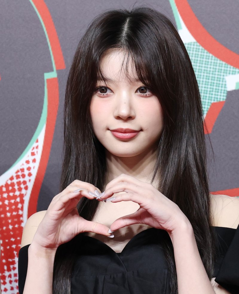 아일릿 모카, 손가락 부상 보호대 착용해 활동 예정