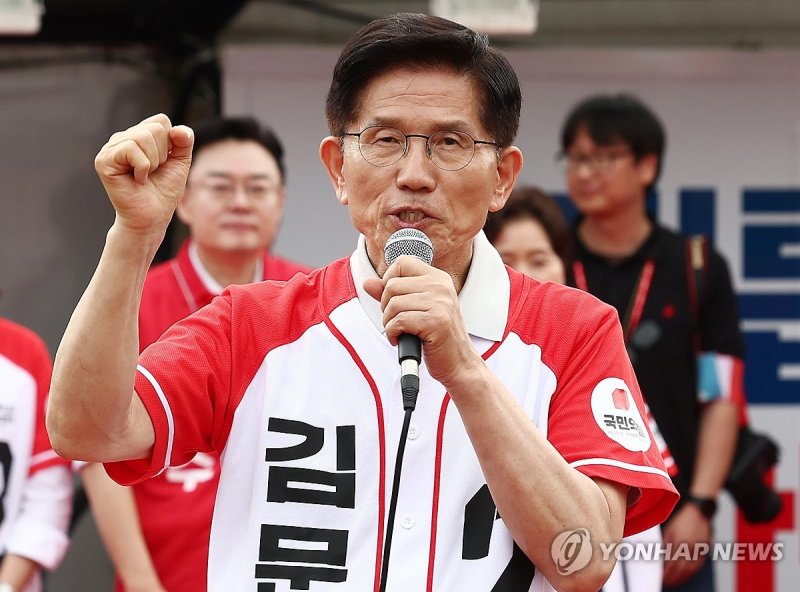 동두천시서 지지 호소하는 김문수 (출처=연합뉴스)