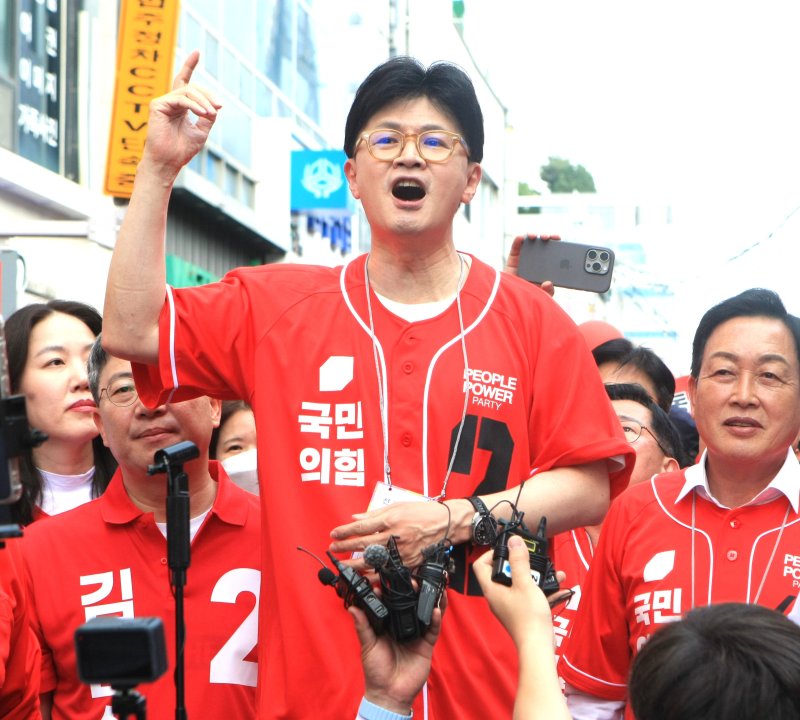 한동훈 "尹 민주당 가라" 작심발언...국힘 계파갈등 폭발 위기