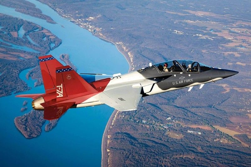 T-7A는 폭격기뿐만 아니라 F-35와 같은 전투기 신입 조종사를 위한 훈련기다. 미공군은 노후화된 T-38 탈론 훈련기를 대체할 보잉의 T-7A 약 350대를 구매할 계획이었지만 이륙 시스템과 소프트웨어 수정 등 차질을 빚으면서 획득 프로그램이 지연되고 있다. 미 공군 홈페이지 캡처