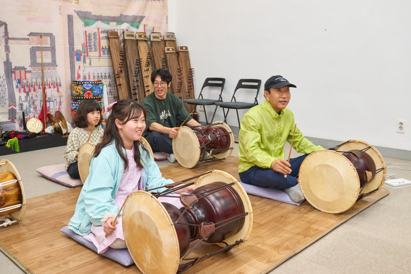 장구치고 도자기 빚고… 문화로 뭉친 3代 "여행보다 즐거워요"