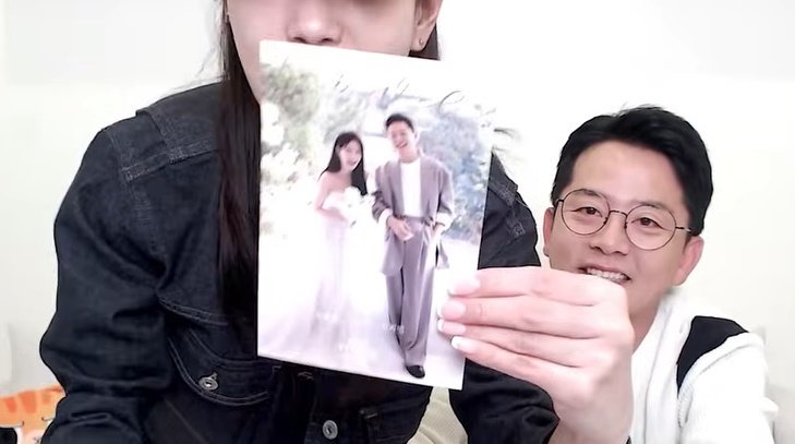 '결혼' 김준호♥김지민 "청첩장 어제 나왔다" 깜짝 공개