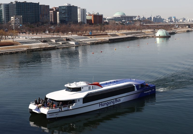 9월 정식운항 '한강버스'...'미리 타보세요'