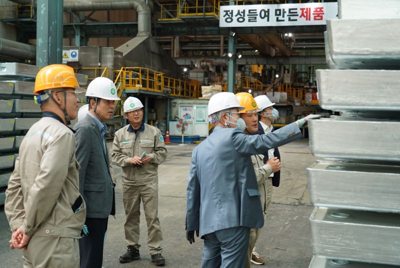 "사외이사가 제련소로 간 이유"...영풍, 새 이사회 첫 행보로 현장 경영 시동