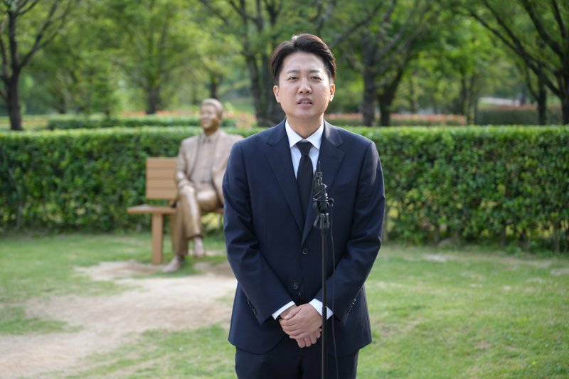 "박근혜 아닌 노무현 키즈 되고파"..이준석, 악필 편지 유권자에 보내