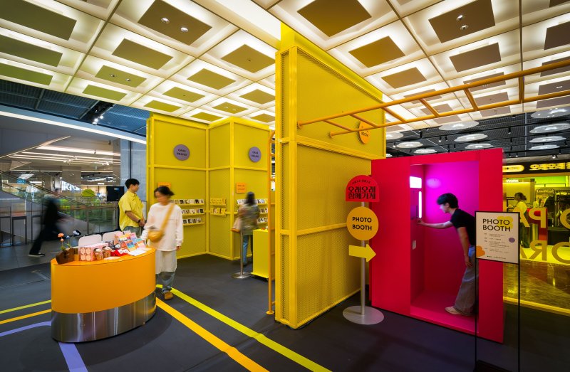 카카오페이 '오래오래 함께가게' 2025년 첫 팝업스토어에서 소상공인 브랜드를 체험할 수 있는 다양한 현장이벤트와 마케팅 프로모션을 진행하고 있다. (카카오페이 제공)