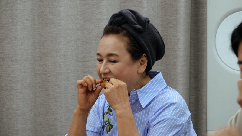 박원숙, '최애' 떡볶이 앞두고 음식 중독 경고…건강 적신호?