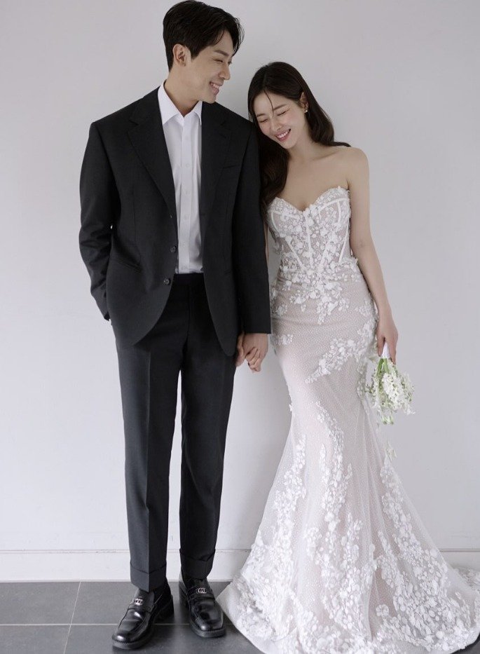 '결혼' 박하나, ♥김태술 옆에서 발그레…그림같은 웨딩화보 [N샷]