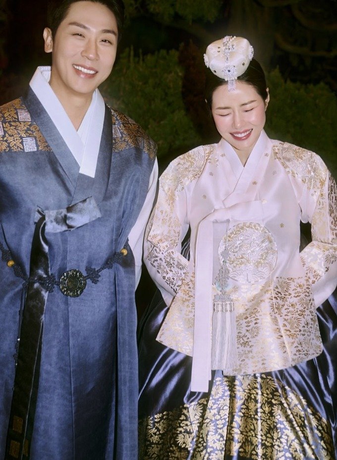 '결혼' 박하나, ♥김태술 옆에서 발그레…그림같은 웨딩화보 [N샷]