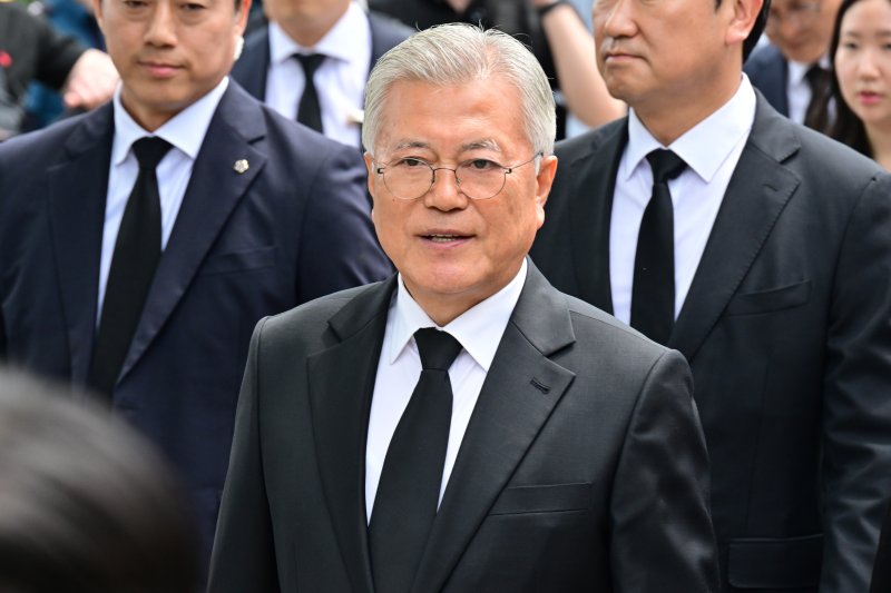 문재인 전 대통령이 23일 오후 경남 김해시 봉하마을에서 열린 고 노무현 전 대통령 16주기 추도식에 참석하고 있다. (공동취재) 2025.5.23/뉴스1 ⓒ News1 이재명 기자