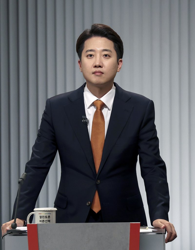 이준석 "정치교체가 시대교체 출발, 낡은세대 물러나야"