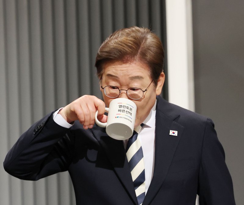 맥빠진 2차 TV토론에 이재명 지지자들 '한숨'…3차에선 반격할까