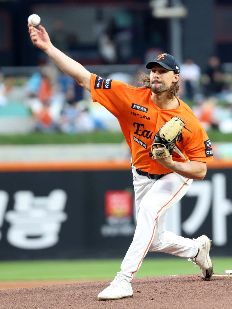 23일 대전 한화생명볼파크에서 열린 '2025 신한 SOL 뱅크 KBO리그' 프로야구 한화 이글스와 롯데 자이언츠 경기에서 한화 선발 와이스가 투구하고 있다. 2025.5.23/뉴스1 ⓒ News1 김기남 기자