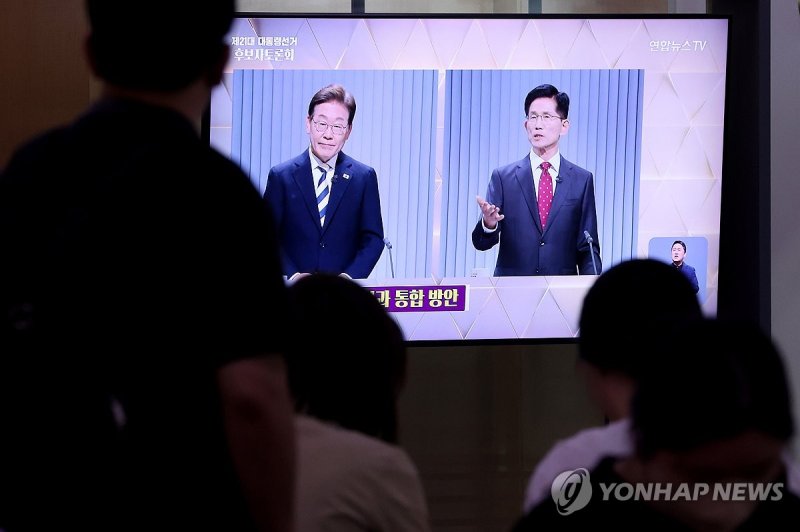 대선 토론 나선 이재명-김문수 후보 (출처=연합뉴스)