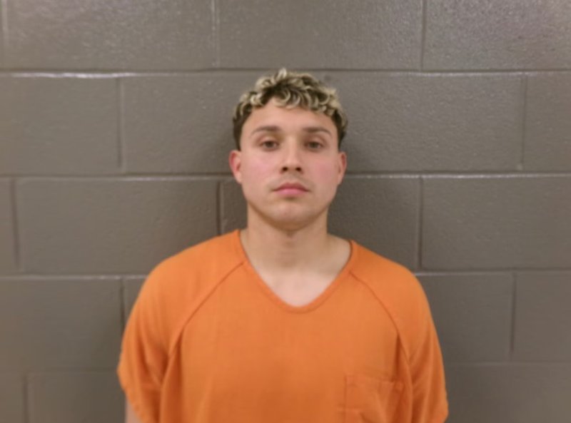 16세로 위장해 고등학교 다닌 24세男, 1년 만에..