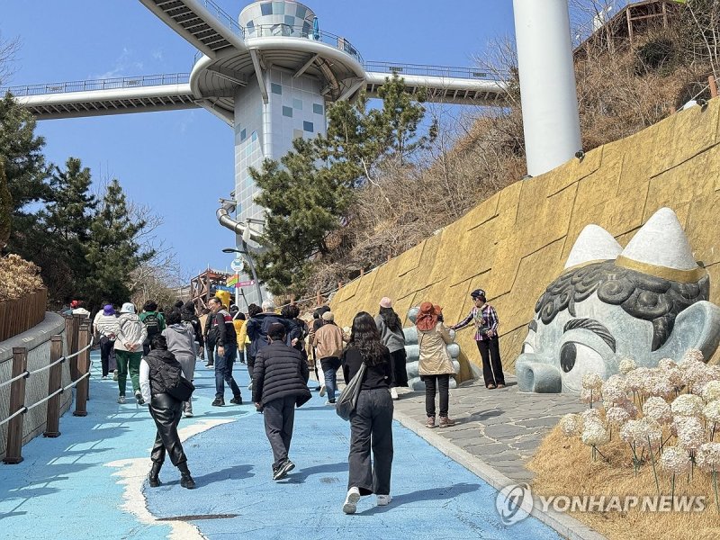 열차 타고 동해시 구경 왔어요 (출처=연합뉴스)