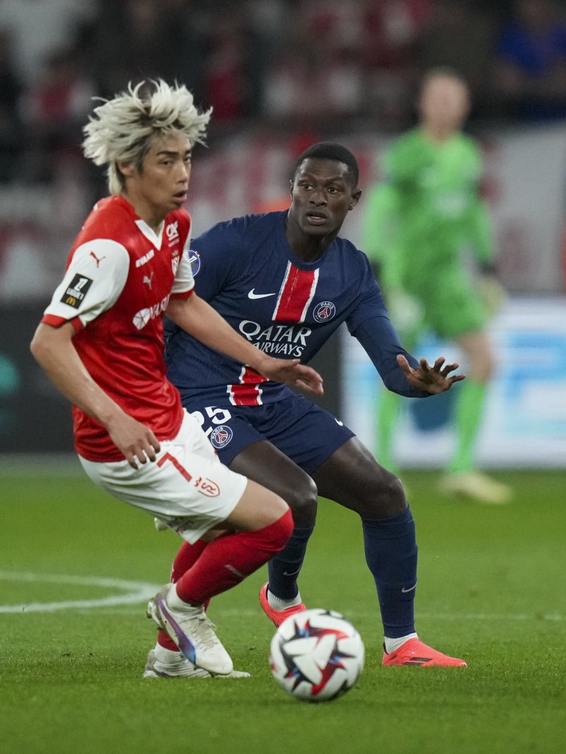 [랭스=AP/뉴시스] 프랑스 프로축구 리그앙 스타드 드 랭스의 이토 준야. 2024. 9. 31.