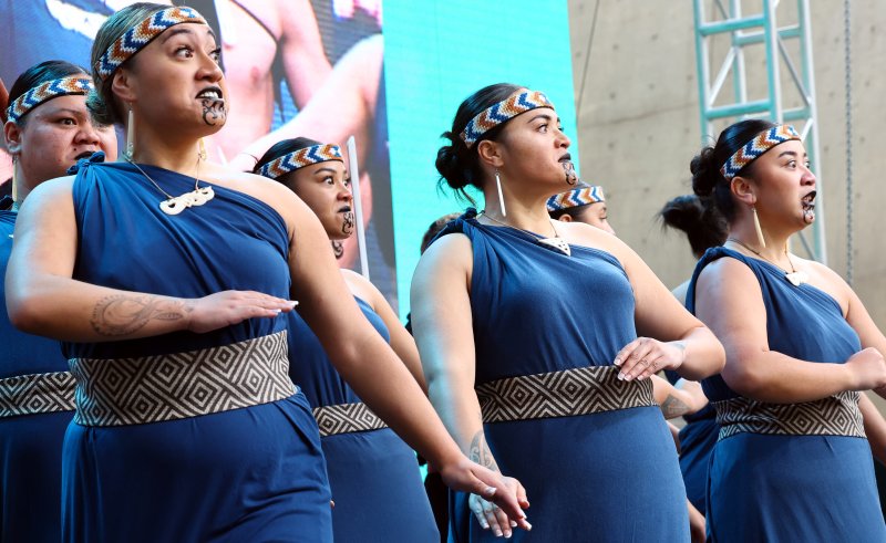 [서울=뉴시스] 박주성 기자 = 24일 서울 동대문디자인플라자(DDP) 어울림 광장에서 열린 2025 서울세계도시문화축제 개막식에서 뉴질랜드 마오리족 공연단이 축하공연을 하고 있다. 2025.05.24. park7691@newsis.com