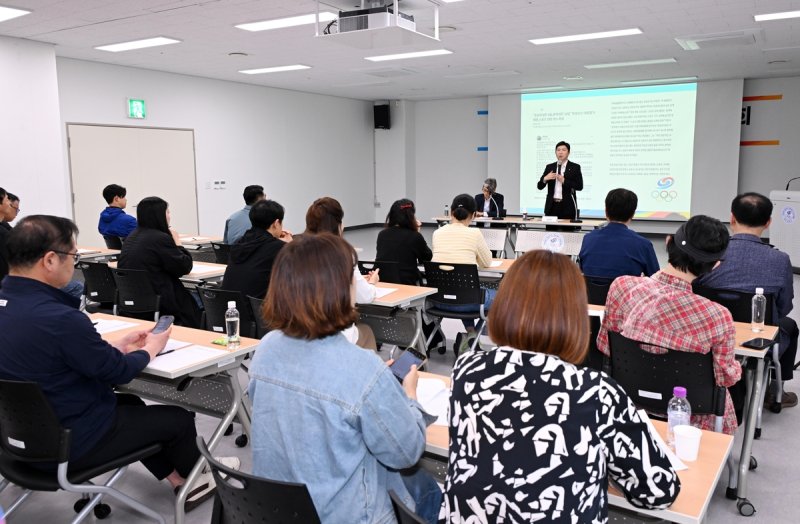 학생선수 학부모 간담회 장면 (출처=연합뉴스)