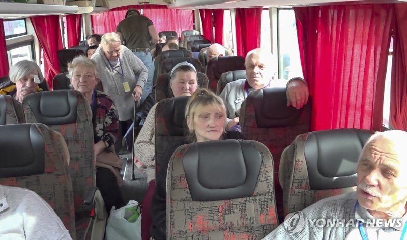 포로교환으로 송환된 러시아 쿠르스크 주민들 (출처=연합뉴스)