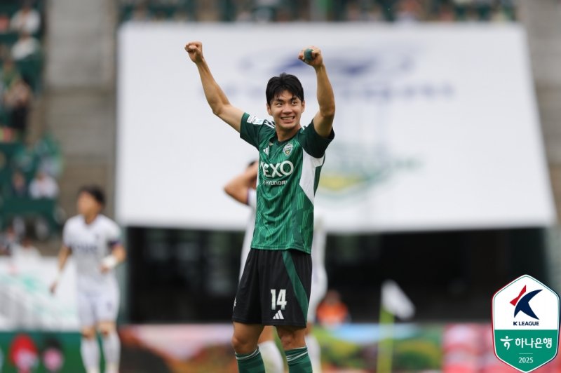 [서울=뉴시스] 프로축구 K리그1 전북현대의 전진우. (사진=한국프로축구연맹 제공) *재판매 및 DB 금지