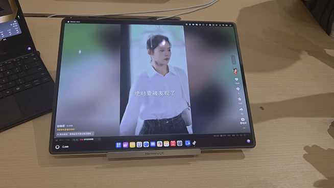 화웨이 폴더블 노트북 만져보니 미쳤네.. 왜? [1일IT템]