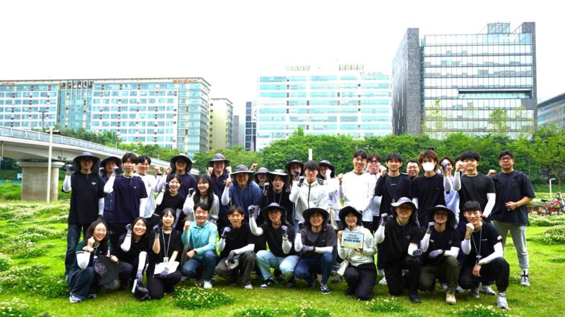 안랩, 탄천 수내습지생태원서 환경정화 봉사활동 진행