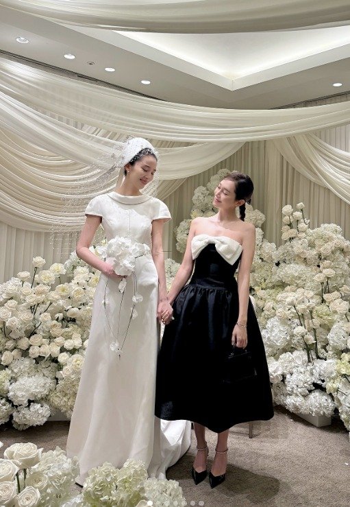 제시카, '절친' 아이린 결혼 축하 "눈물 참았다"